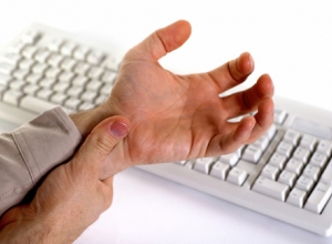 Cứng khớp khuỷu tay chữa cách nào?